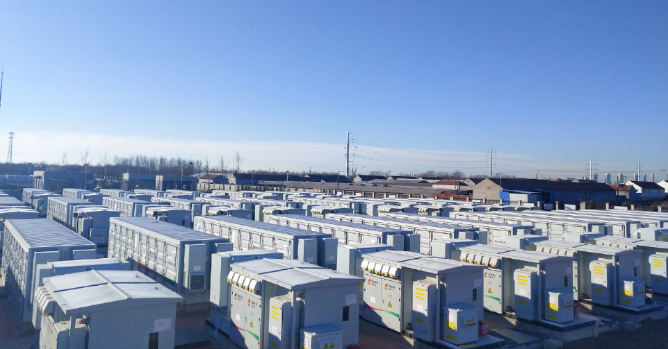 裝機(jī)規(guī)模半年增長超40% 新型儲能“組團(tuán)”創(chuàng)新