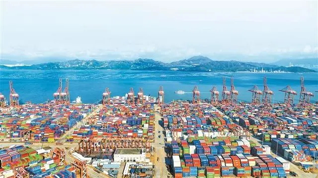 105臺儲能柜裝船出海 新能源產(chǎn)品成為深圳出口新動能