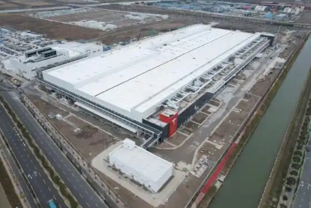 特斯拉上海儲(chǔ)能超級(jí)工廠試生產(chǎn)，開(kāi)工到竣工僅7個(gè)月